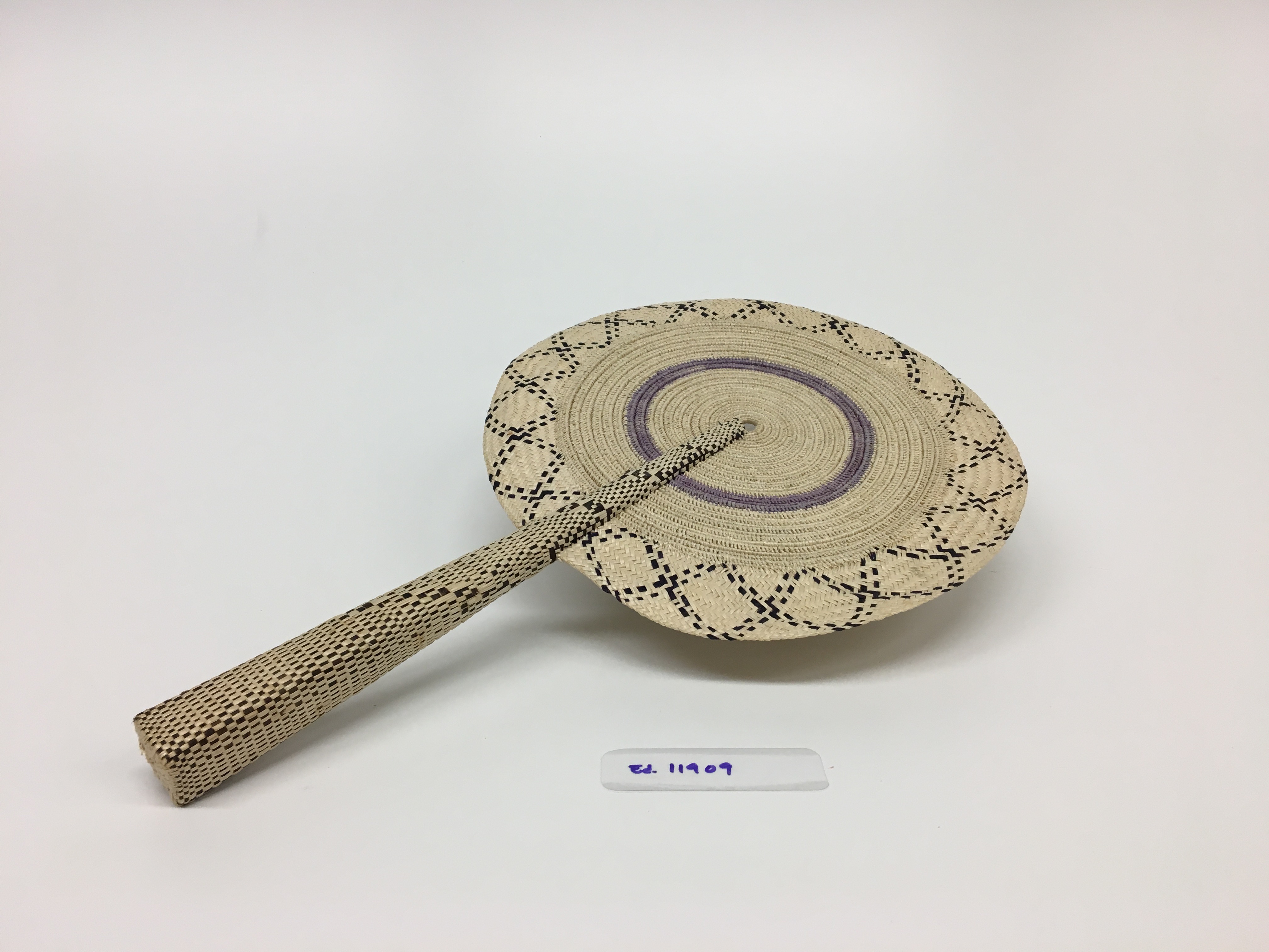 Deel pā (hand fan)